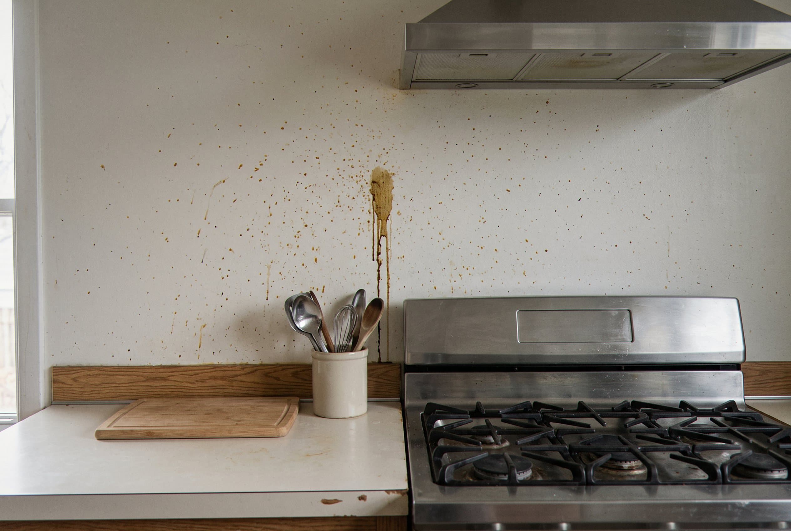 Greasy stained kitchen wall before a new backsplash